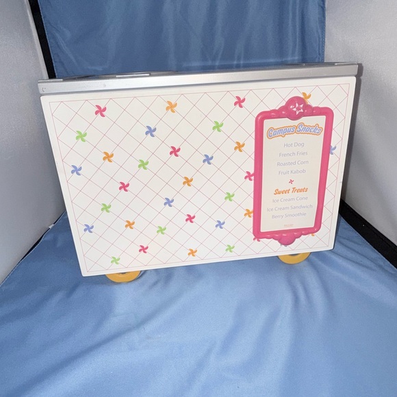 American Girl Doll CAMPUS SNACKS ROLLING CART RETIRED with 10 accessories - Picture 5 of 11